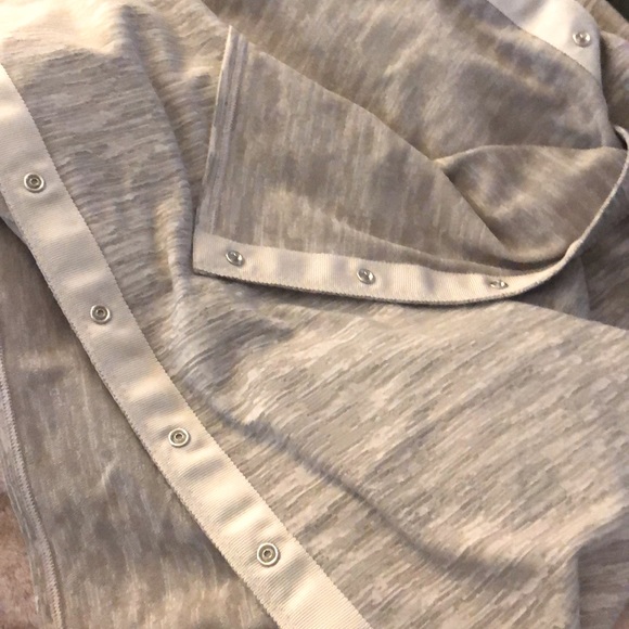 NWT Lululemon Vinyasa Scarf Jacquard IKNS Rulu Adjustable Wrap Grey - Picture 4 of 8